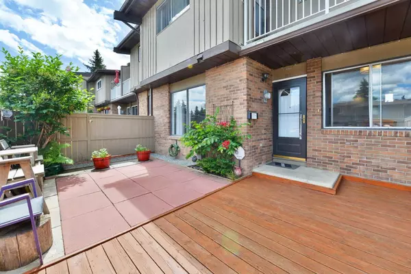 1055 72 AVE Northwest #109, Calgary, AB T2K 5S4