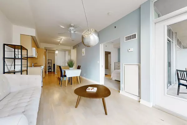 Toronto C01, ON M5V 3H9,21 Nelson ST #1001