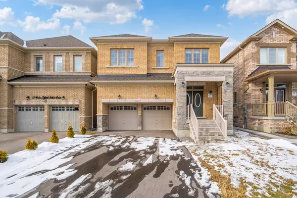 49 Walter Clifford Nesbitt DR, Whitby, ON L1P 0G5