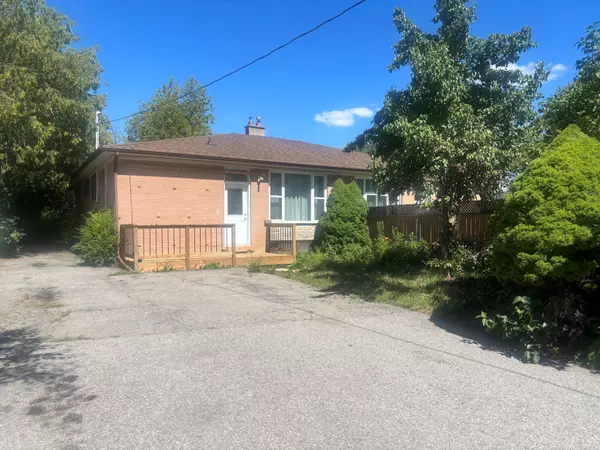 211 Axminster DR, Richmond Hill, ON L4C 2W2