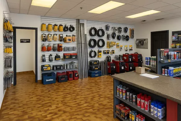 33 Peelar RD #4, Vaughan, ON L4K 1A3
