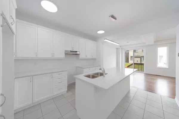 Innisfil, ON L9S 0R7,700 Mika ST