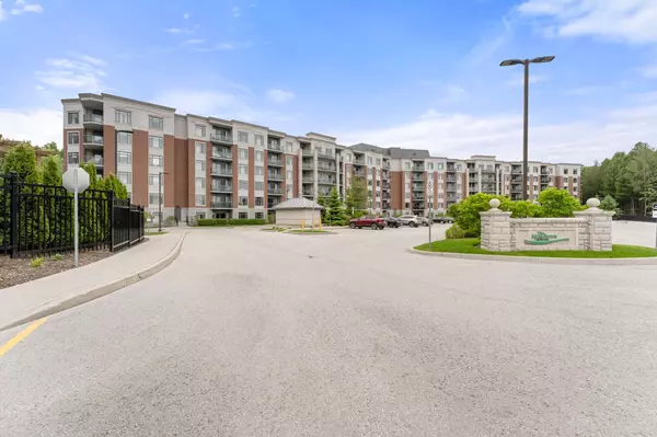 Aurora, ON L4G 1X4,420 William Graham DR #221
