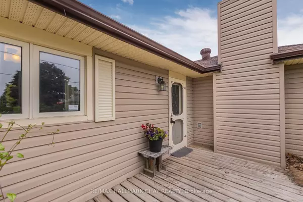 Springwater, ON L0L 1P0,66 Queen ST E
