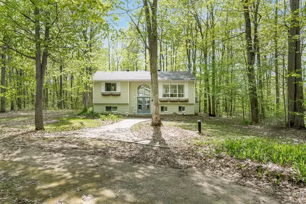 104 Silver Birch DR, Tiny, ON L9M 0M6