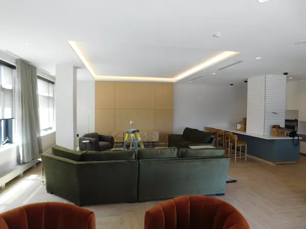 Mississauga, ON L5M 2V8,2495 Eglinton AVE W #1409