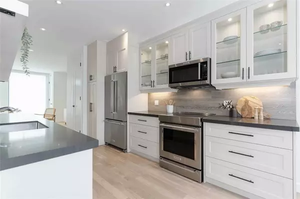 Toronto W02, ON M6H 3M3,44 Russett AVE