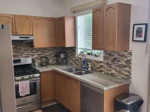 Mississauga, ON L5M 7G1,5658 Freshwater DR #Main/Upper Level
