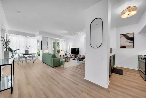 Toronto W06, ON M8V 4B8,2067 Lake Shore BLVD W #202