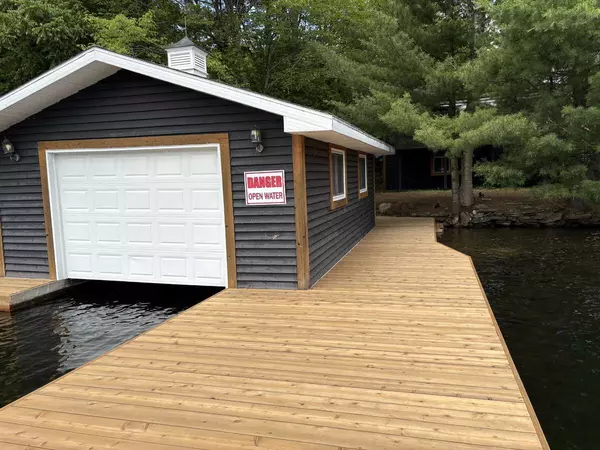 Muskoka Lakes, ON P0C 1H0,1049 Hamills Point RD