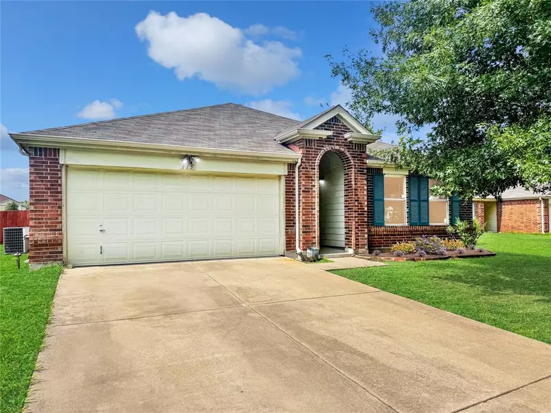 815 Creekside Drive, Glenn Heights, TX 75154