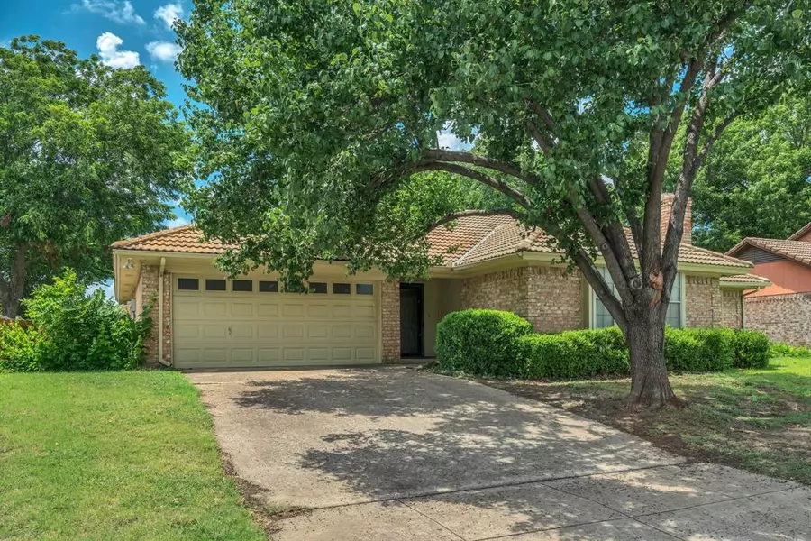6613 Bayberry Drive, Fort Worth, TX 76137