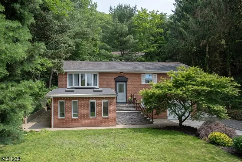 4 Winona Trl, Jefferson Twp., NJ 07849