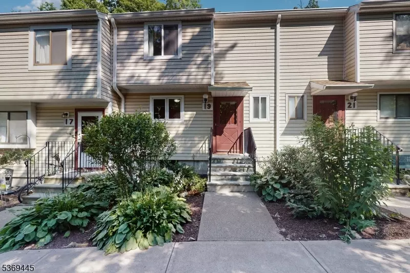 19 Fox Tail Ln, Hardyston Twp., NJ 07419
