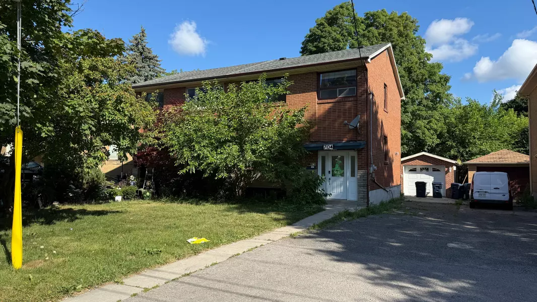 704 Sheppard AVE E, Toronto C15, ON M2K 1B7