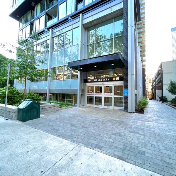17 Dundonald ST #404, Toronto C08, ON M4Y 1K3