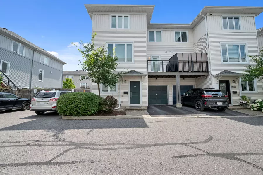 65 Songbird Private, Bells Corners And South To Fallowfield, ON K2H 0A3