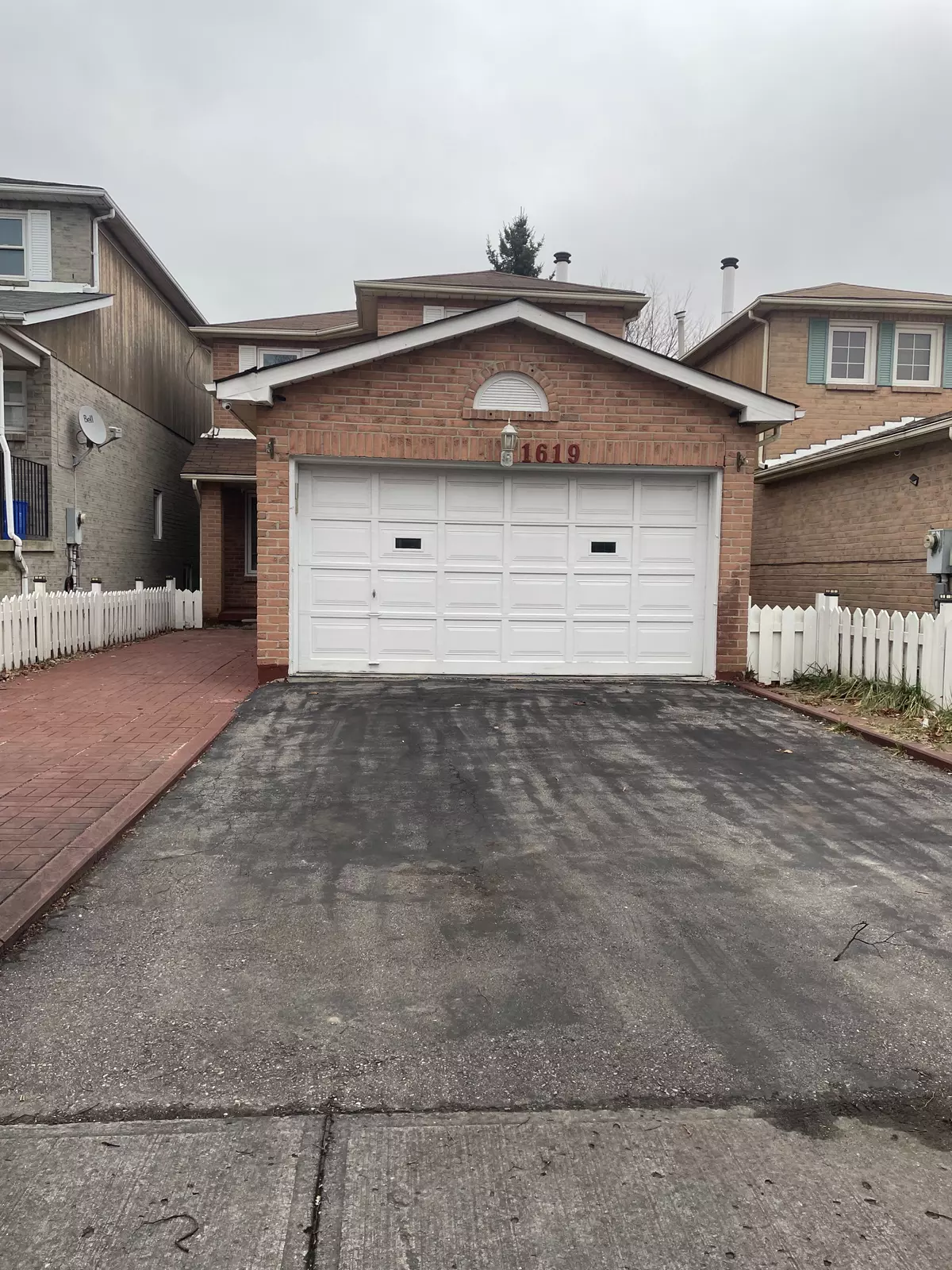 Pickering, ON L1V 6G8,1619 Marshcourt DR N #Lower