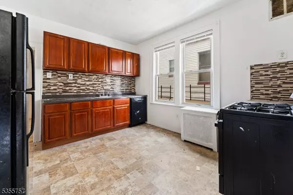 Newark City, NJ 07112,292 Goldsmith Ave #2