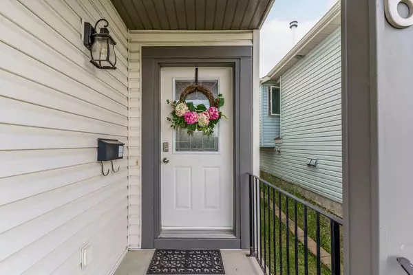 Calgary, AB T2Y 4S9,96 Everridge WAY Southwest