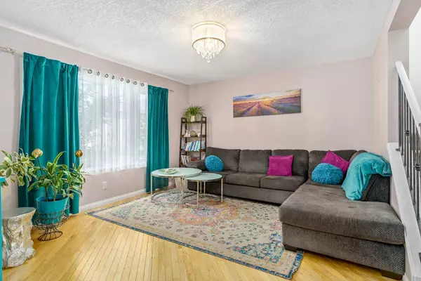 Calgary, AB T2Y 4S9,96 Everridge WAY Southwest