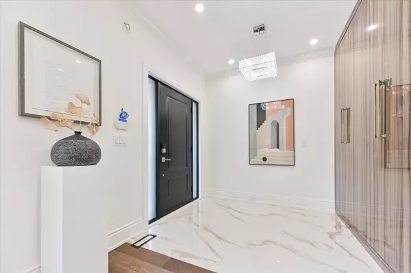 Toronto C04, ON M5N 1M1,382 St Clements AVE