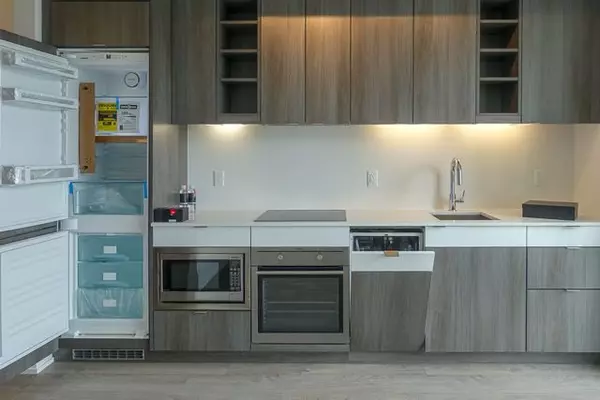 101 Erskine AVE #806, Toronto C10, ON M4P 0C5