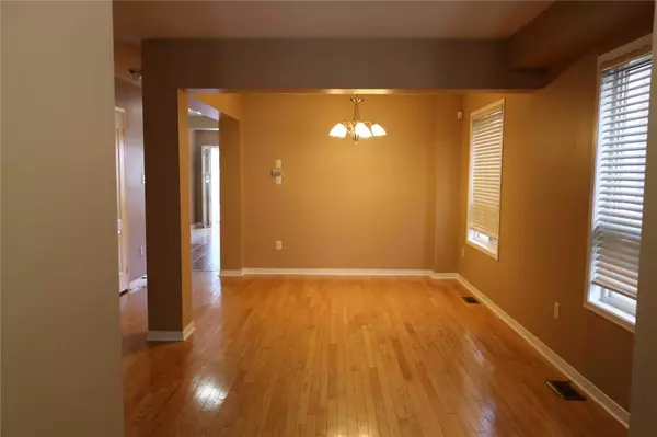 Brampton, ON L6R 2Z9,66 SWEET CLOVER CRES