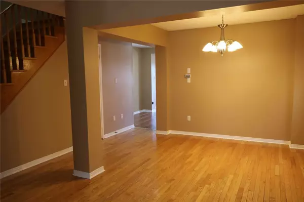 Brampton, ON L6R 2Z9,66 SWEET CLOVER CRES