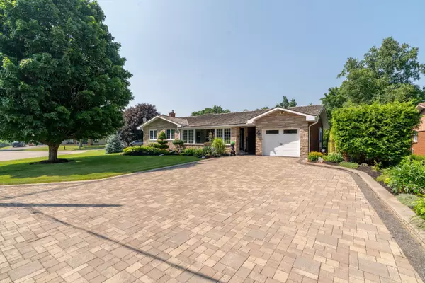 North Dumfries, ON N0B 1E0,4 Colonial DR
