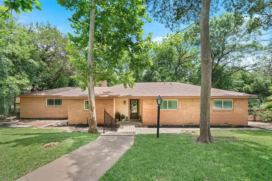9508 Midway Drive, Woodway, TX 76712