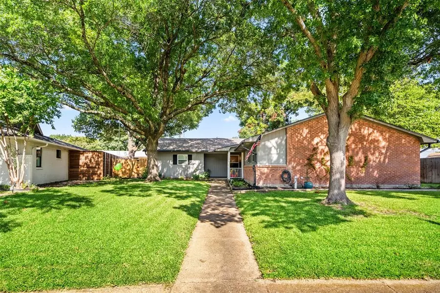 1720 Mapleton Drive, Dallas, TX 75228