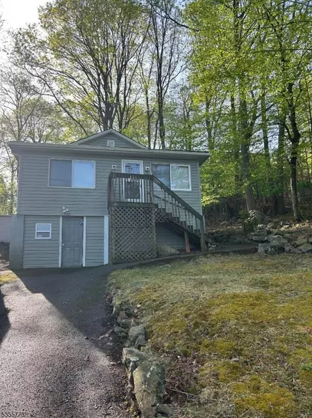 56 Cayuga Ave, Roxbury Twp., NJ 07850