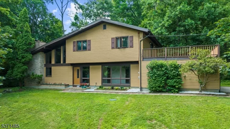 7 Diana Ct, Lebanon Twp., NJ 07830