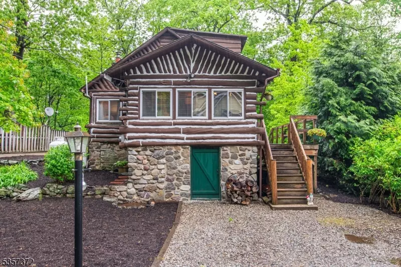 51 Dogwood Ln, West Milford Twp., NJ 07421