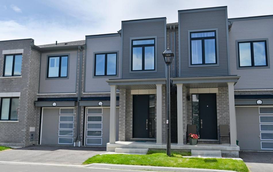 16 Sorbara WAY, Whitby, ON L1M 2L1