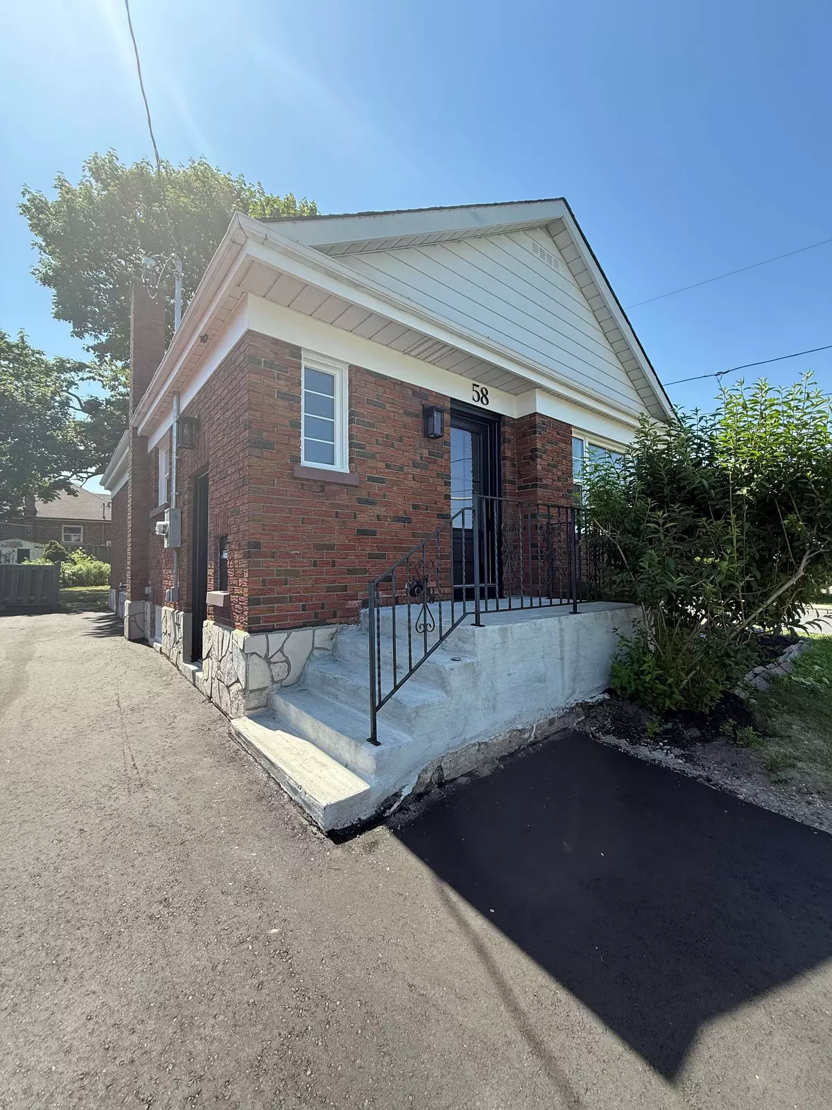 Oshawa, ON L1G 6C8,58 Wilson RD N #BSMT