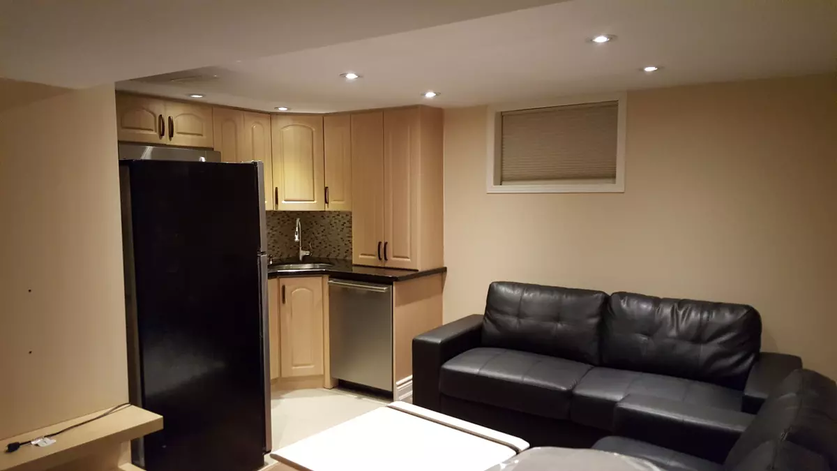 Richmond Hill, ON L4C 6S8,38 Park Lane CIR #Bsmt