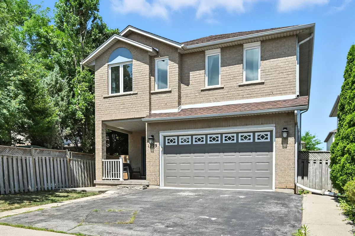 Burlington, ON L7M 4L2,1299 Silvan Forest DR