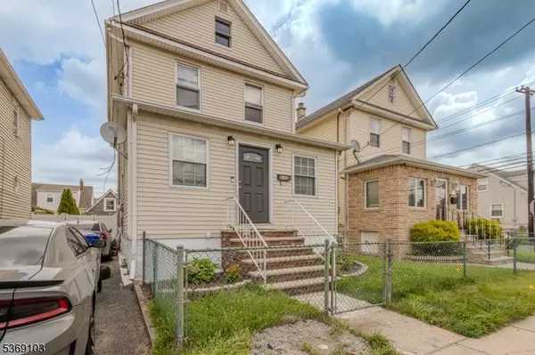 Linden City, NJ 07036,845 Mccandless Pl #1
