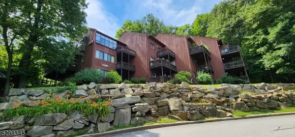 2 Winter Park Dr, Vernon Twp., NJ 07462