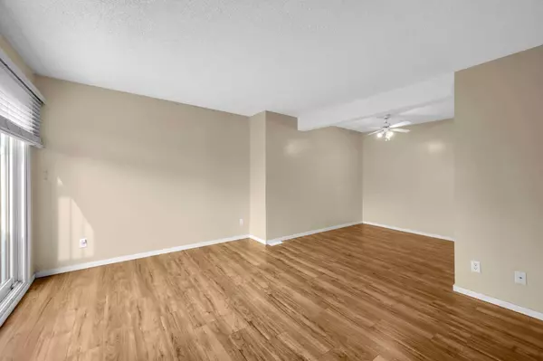 Calgary, AB T1Y 4M7,2511 38 ST NE #27
