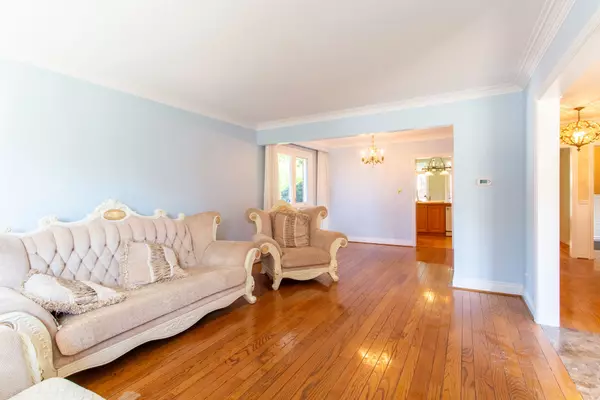 Toronto C14, ON M2N 3X4,276 Kingsdale AVE #Ground