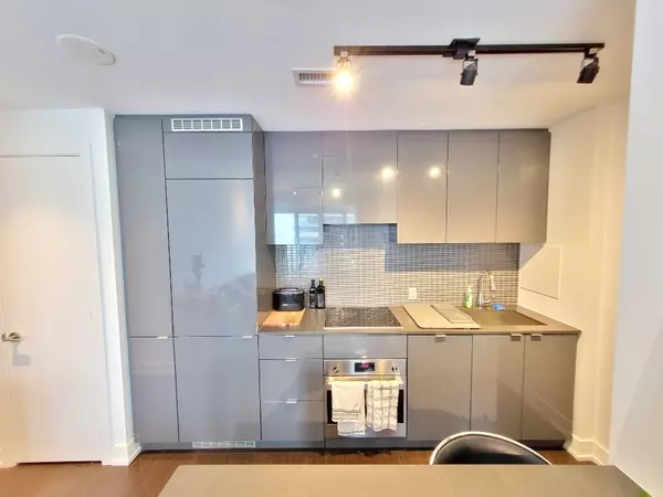 Toronto C01, ON M4Y 0E9,7 Grenville ST #2903