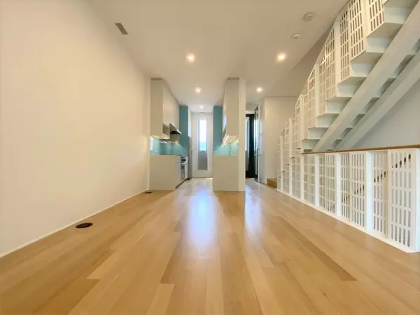Toronto E01, ON M4M 1M7,15 Cummings ST #Th2