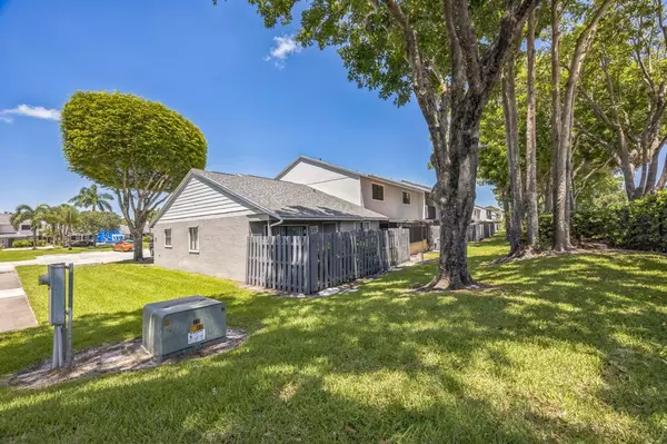 Greenacres, FL 33463,202 Shoreview Dr