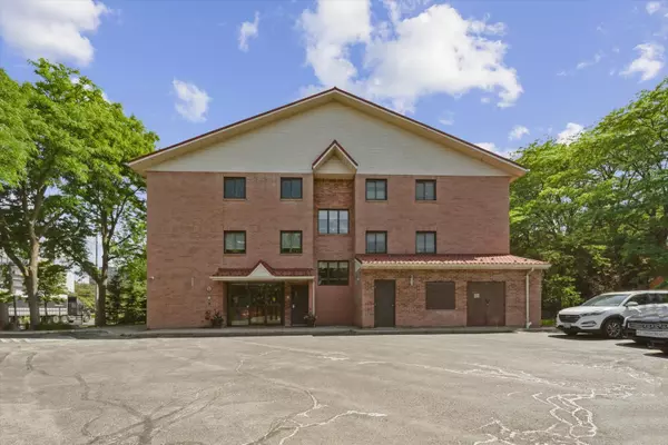 Mississauga, ON L5C 3J3,1275 Cornerbrook PL #208