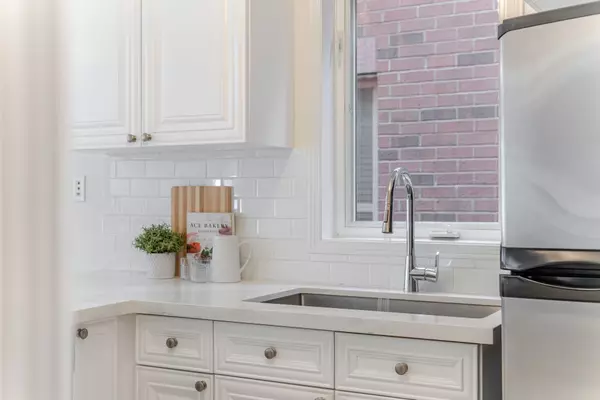 Mississauga, ON L5W 1C1,6859 Shade House CT