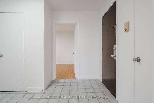 11 Calvington DR #5, Toronto W05, ON M3M 2G9