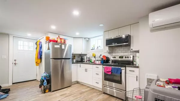 Belleville, ON K8N 1B4,99 Bay DR #Unit B